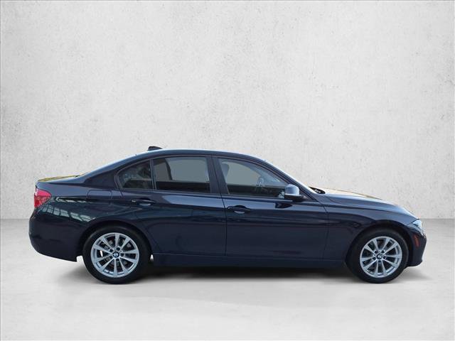 Used 2017 BMW 320i Sedan RWD image 4