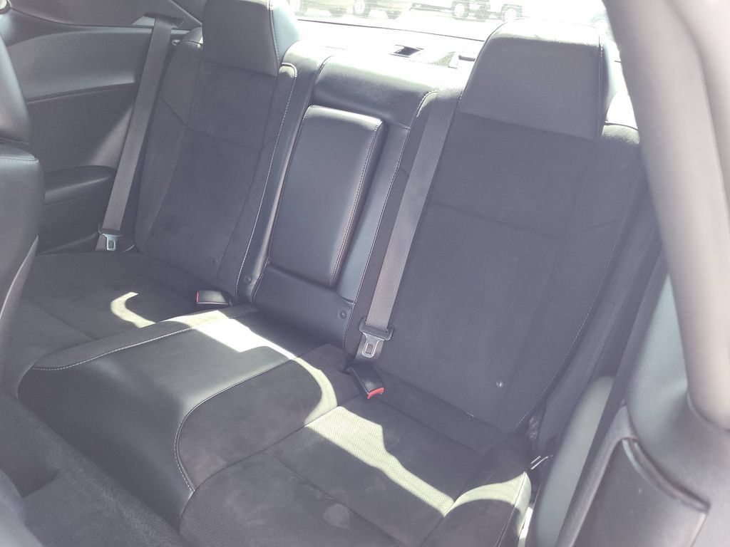 Used 2015 Dodge Challenger R/T Scat Pack w/ Leather Interior Group RWD image 22