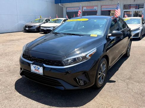 Used 2023 Kia Forte LXS FWD image 4