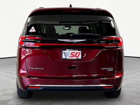 Used 2023 Chrysler Pacifica Limited w/ Uconnect Theater Family Group AWD/4WD image 5