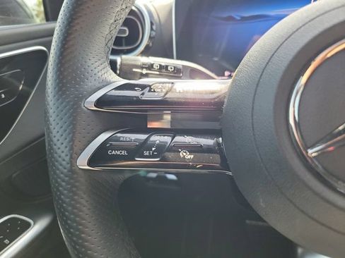Used 2025 Mercedes-Benz GLC 300 4MATIC image 26