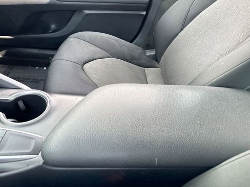 Used 2022 Toyota Camry LE image 21