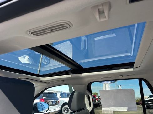 New 2025 Ford Expedition Active image 8