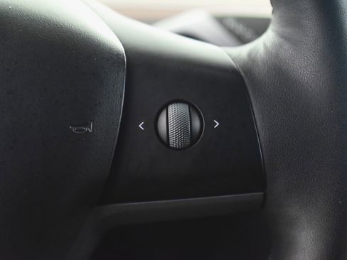 Used 2023 Tesla Model Y Long Range image 30