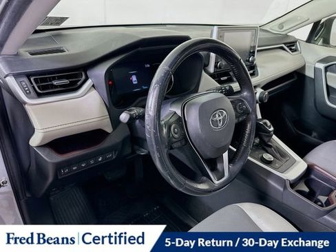 Used 2019 Toyota RAV4 Limited image 10