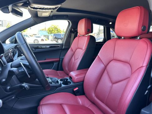 Certified 2023 Porsche Macan Turbo AWD/4WD image 5