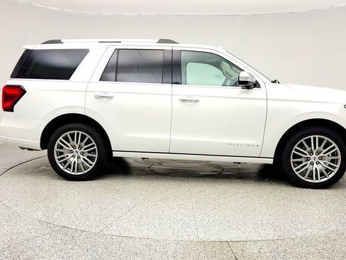 Used 2024 Ford Expedition Platinum image 4