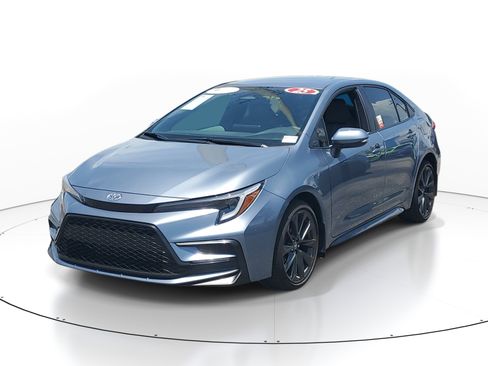 Used 2025 Toyota Corolla SE FWD image 3