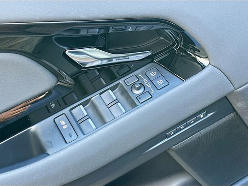 Used 2025 Land Rover Range Rover Evoque S image 15