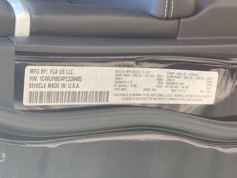 Used 2023 Jeep Grand Cherokee Limited AWD/4WD image 26