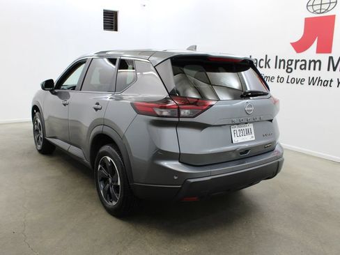 Certified 2024 Nissan Rogue SV AWD/4WD image 3