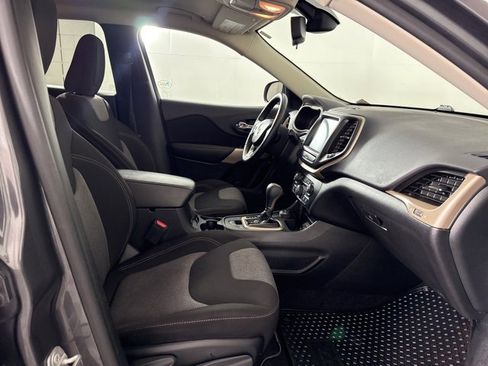 Used 2018 Jeep Cherokee Latitude image 14