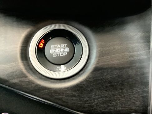 Used 2022 Jeep Grand Cherokee Overland w/ Advanced Protech Group III image 20