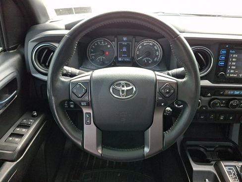 Used 2017 Toyota Tacoma TRD Off-Road AWD/4WD image 20