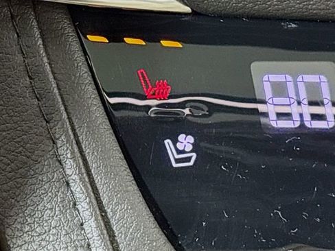 Used 2017 Cadillac XT5 Premium Luxury w/ Driver Assist Package image 21