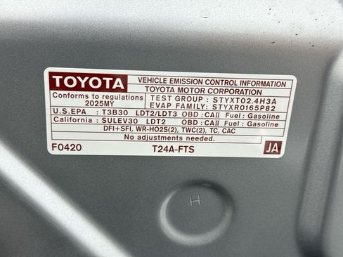 Used 2025 Toyota Tacoma TRD Off-Road AWD/4WD image 19