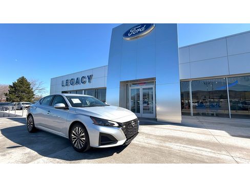 Used 2023 Nissan Altima 2.5 SV image 1