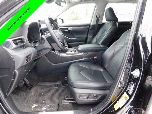 Used 2023 Toyota Highlander Limited image 13