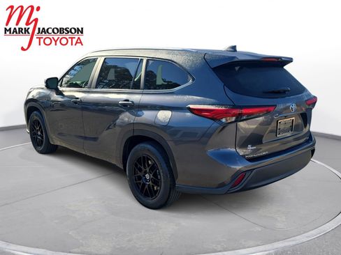 Used 2023 Toyota Highlander XLE image 13