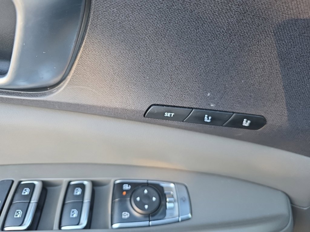 Used 2025 Kia Carnival EX FWD image 15