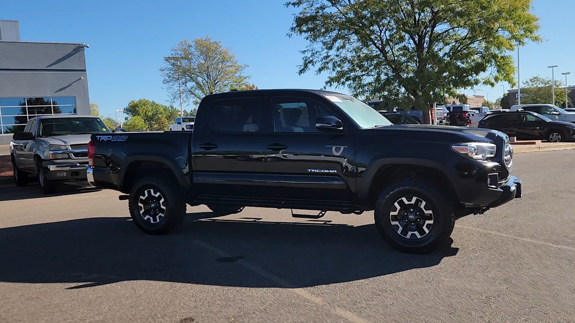 Used 2016 Toyota Tacoma TRD Off-Road w/ Towing Package AWD/4WD image 9