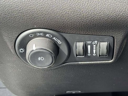 Used 2025 Jeep Compass Limited w/ Elite Group image 27