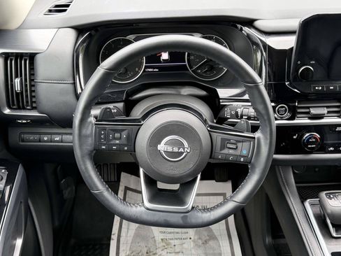 Used 2024 Nissan Pathfinder SL AWD/4WD image 13