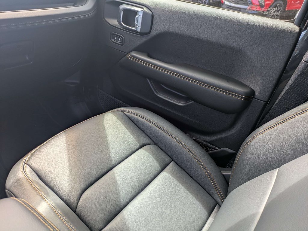 Used 2026 Jeep Wrangler Unlimited Sahara AWD/4WD image 17