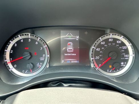 Used 2022 Toyota Highlander LE FWD image 19