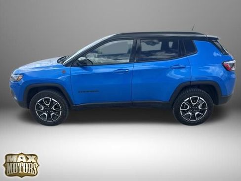 Used 2025 Jeep Compass Trailhawk AWD/4WD image 7