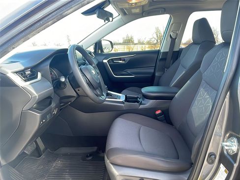 Used 2020 Toyota RAV4 XLE image 21