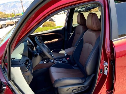 Used 2025 Subaru Forester Touring AWD/4WD image 7