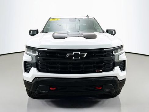 Used 2024 Chevrolet Silverado 1500 LT Trail Boss w/ Convenience Package II image 2