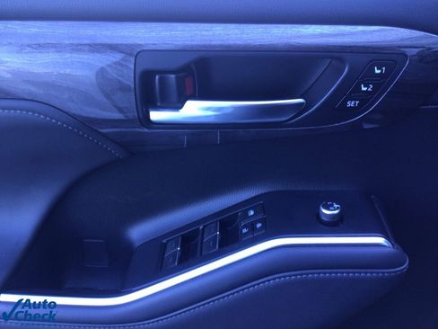 Used 2022 Toyota Highlander Limited image 14