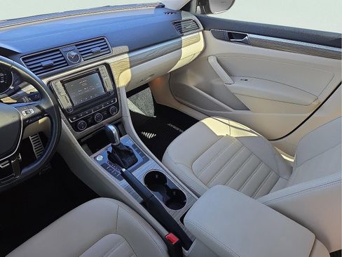 Used 2017 Volkswagen Passat 1.8T SEL Premium image 12