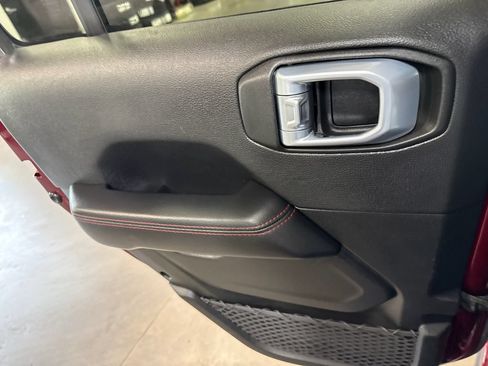 Used 2021 Jeep Gladiator Rubicon AWD/4WD image 12