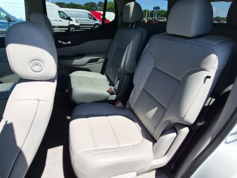 Used 2021 GMC Acadia SLT w/ Technology Package FWD image 10