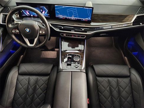 Used 2024 BMW X5 xDrive50e image 4