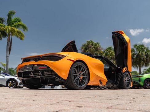 Used 2022 McLaren 720S Performance RWD image 9