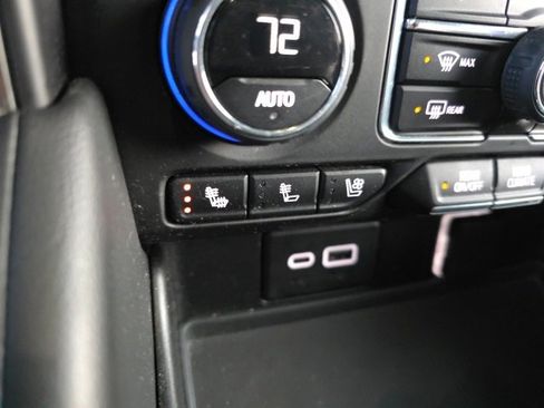 Used 2023 Chevrolet Suburban Premier image 36