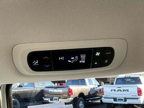 Used 2017 Chrysler Pacifica Touring Plus image 25