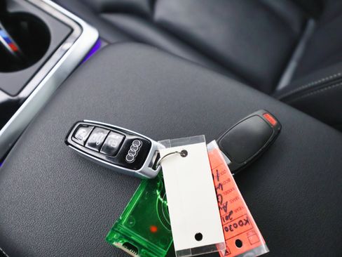 Used 2019 Audi Q8 Premium Plus w/ Premium Plus image 40