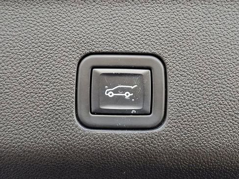 Used 2023 GMC Yukon XL SLT image 33