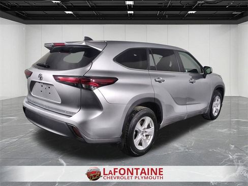 Used 2024 Toyota Highlander LE image 8
