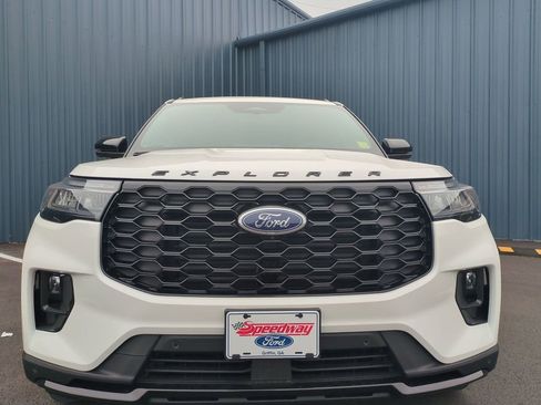New 2026 Ford Explorer ST-Line w/ ST-Line Street Pack image 3
