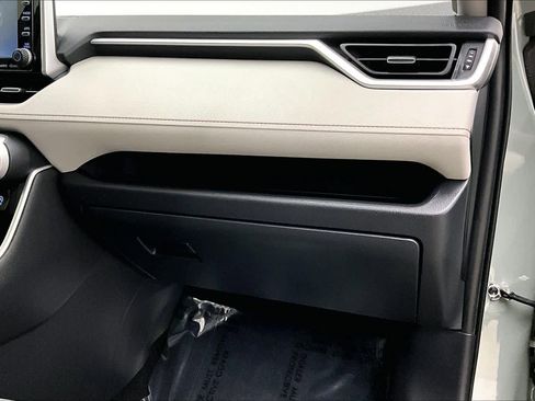 Used 2020 Toyota RAV4 XLE Premium FWD image 19