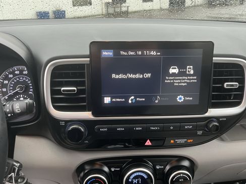 Certified 2022 Hyundai Venue SEL image 21