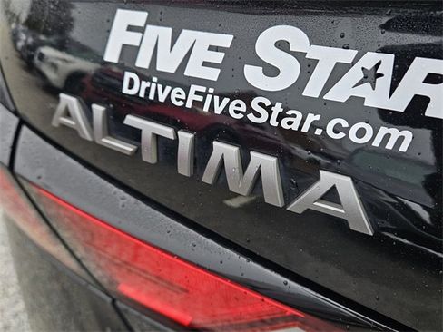 Used 2024 Nissan Altima 2.5 SR image 11