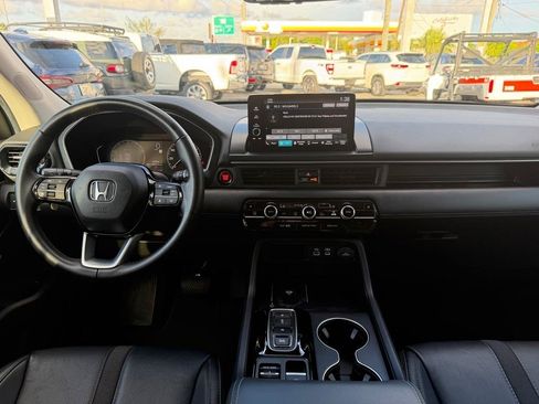 Used 2025 Honda Pilot EX-L image 18