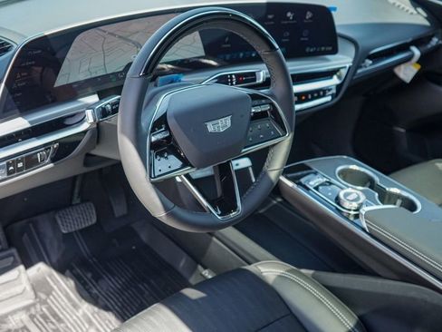 New 2026 Cadillac Lyriq Luxury w/ LPO, Floor Liner Package AWD/4WD image 9